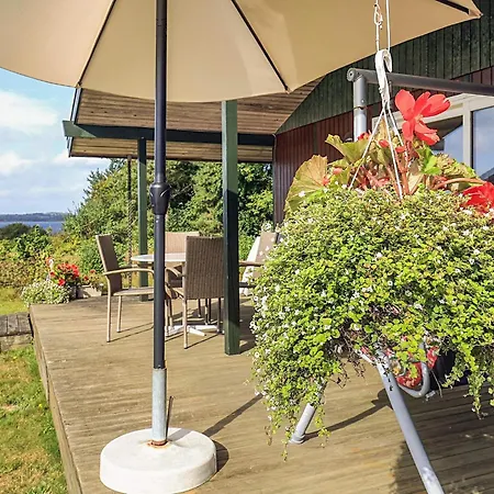 Prázdninový dům 8 Person In Skals-by Traum *