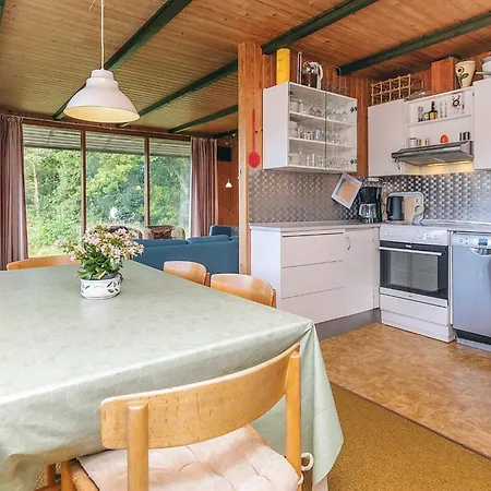 8 Person In Skals-by Traum